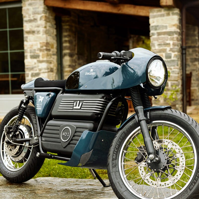 A RGNT faz parceria com motocicletas tortas para criar motos elétricos personalizados elétricos únicos para roupas de vanguarda | thepack.news | O pacote