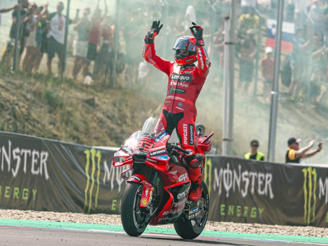 BRNO MotoGP Sprint e resultados completos da corrida «Motorcycleaily.com - Notícias de motocicletas, editoriais, análises de produtos e análises de bicicleta