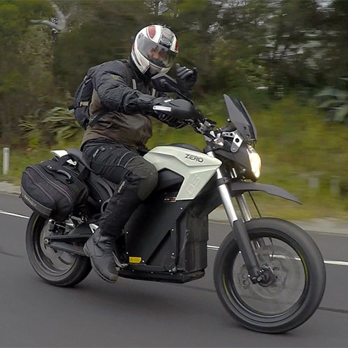 E-RIDER NA ESTRADA | Nigel Morris | Vivendo a vida elétrica | thepack.news | O pacote