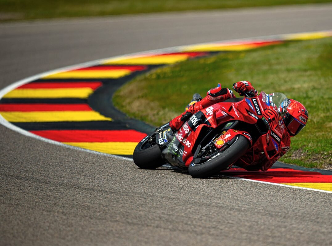 Resultados alemães de sprint e raça completa «Motorcycledaily.com - Notícias de motocicletas, editoriais, análises de produtos e análises de bicicleta