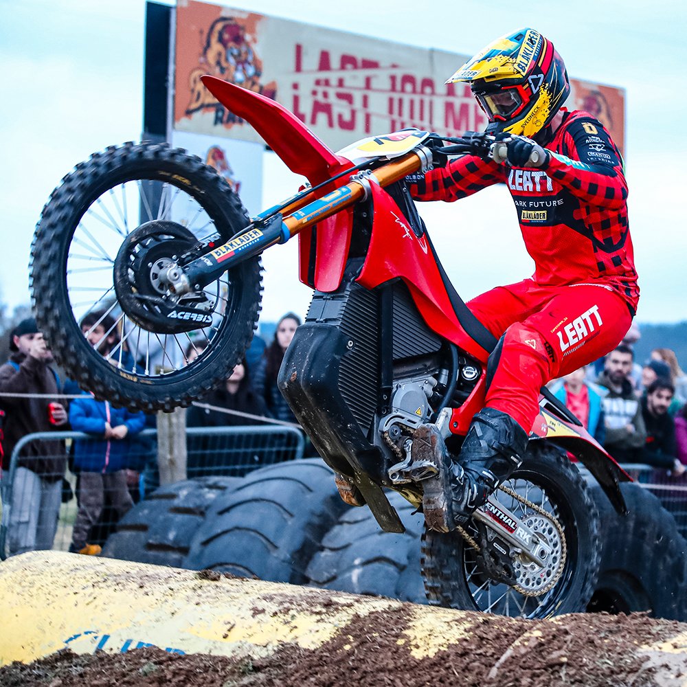 Stark Future Breaks EV Registros de lucratividade no segundo trimestre, desafiando empresas estabelecidas de esportes a Powersports | thepack.news | O pacote