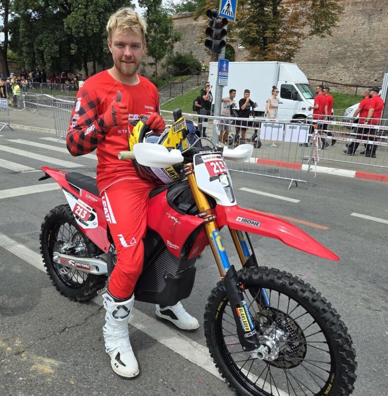 Vitória da classe de prata de Eddie Karlsson no Red Bull Romaniacs 2025 | thepack.news | O pacote
